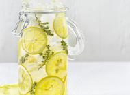 Grüntee mit Zitrone und Thymian laktosefrei