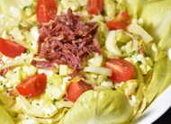 Chicoree-Salat mit Käse und Schinken laktosearm