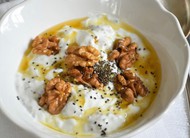 Griechisches Joghurt mit Walnuss und Chiasamen fructosefrei